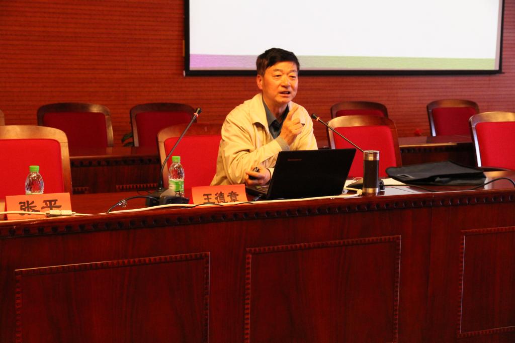 我校特聘教授王德章莅临经济管理学院作学术报告图文