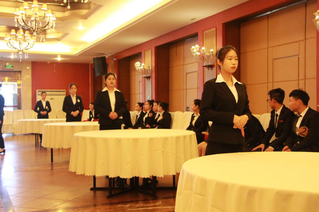 2015级旅游管理专业酒店服务技能实训顺利完成图文